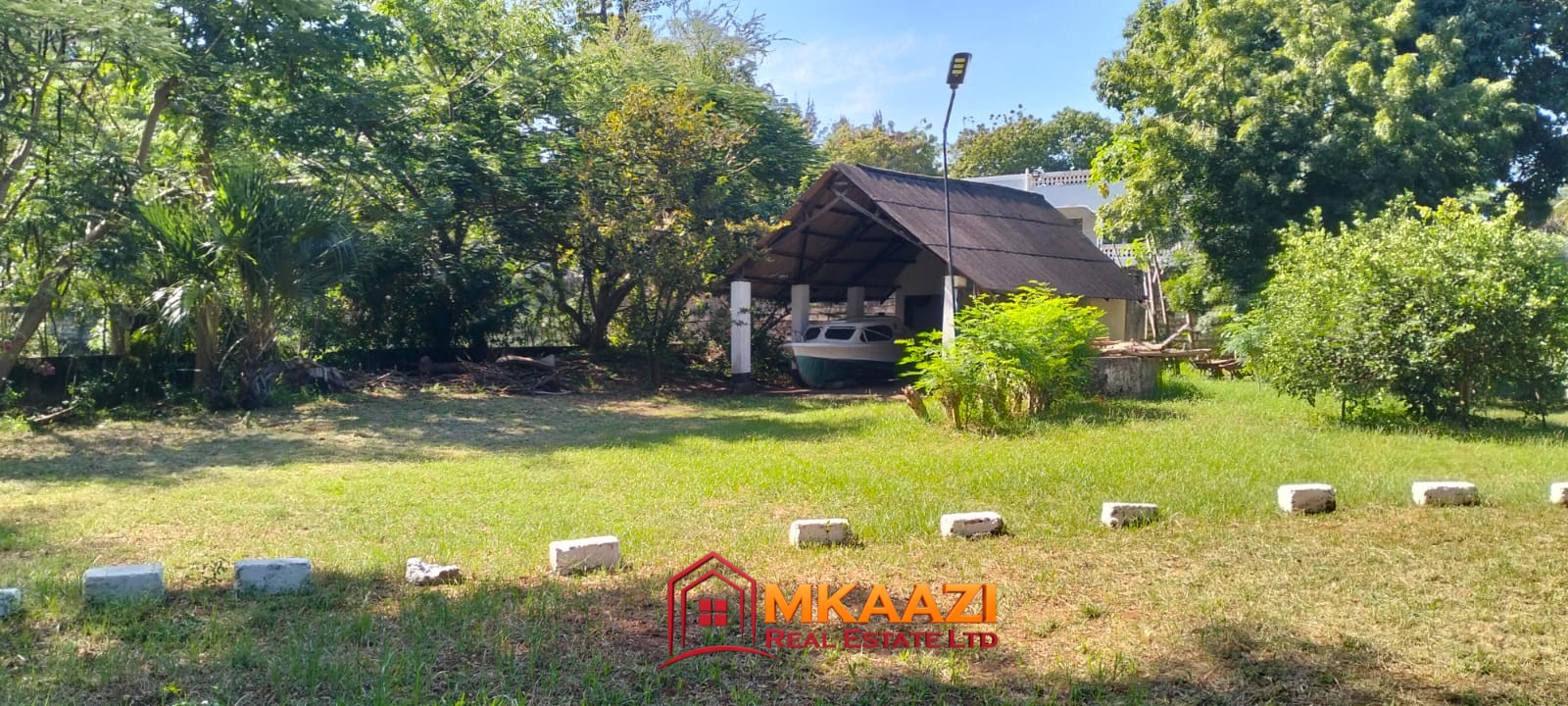 🌿 3-Bedroom Bungalow for Sale in Malindi – 1.15 Acres Off Lamu Road