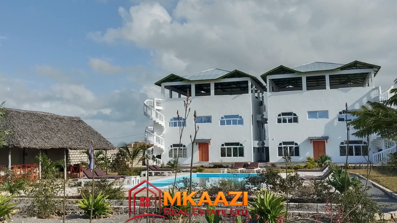 Acreage (5) Furnished bedroom in a 3-bedroom apartment for sale near the beach in Watamu