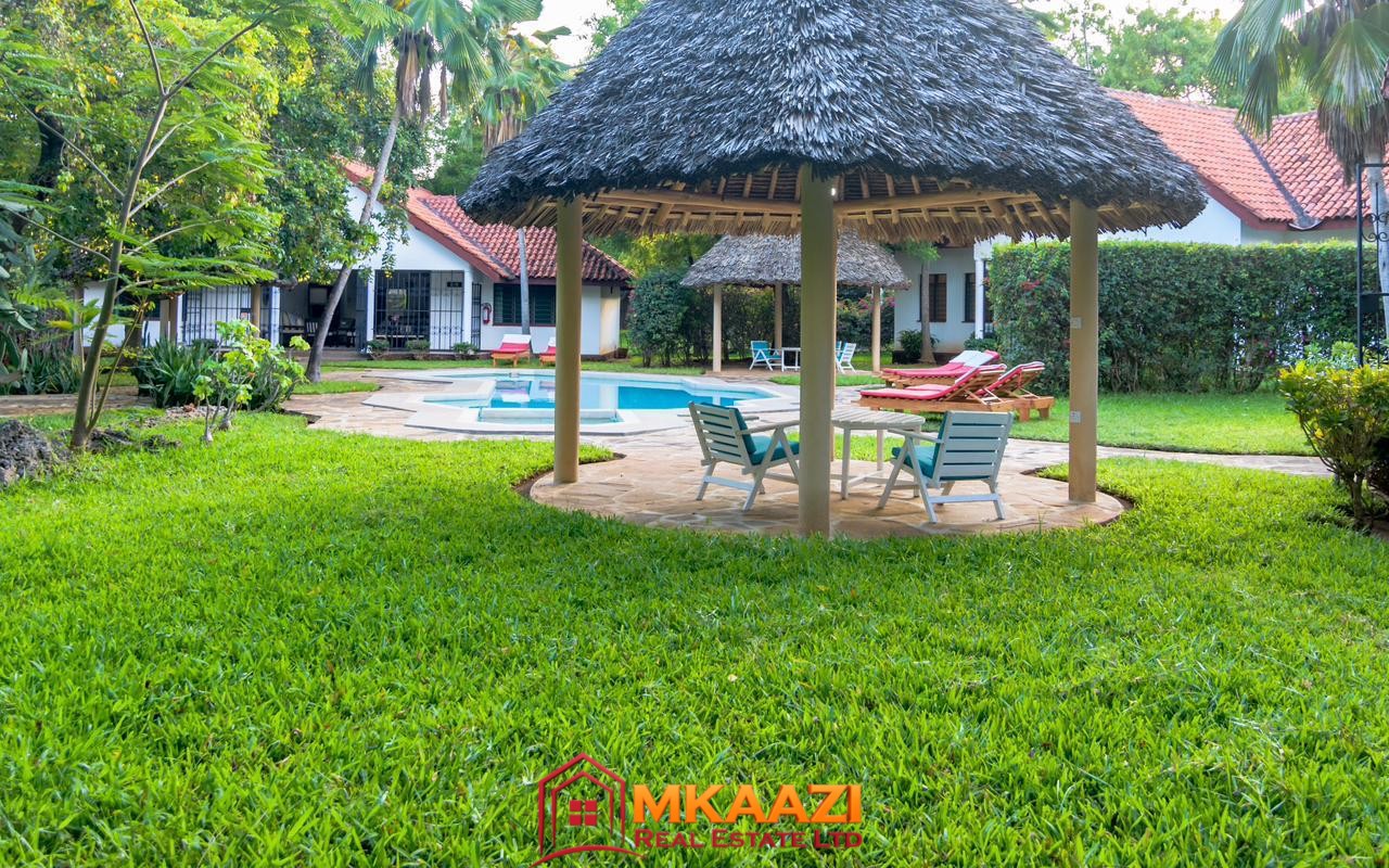 Driftowood Malindi 2 br short and long stay (11) One-acre private compound with three furnished 2-bedroom bungalows in Silversands
