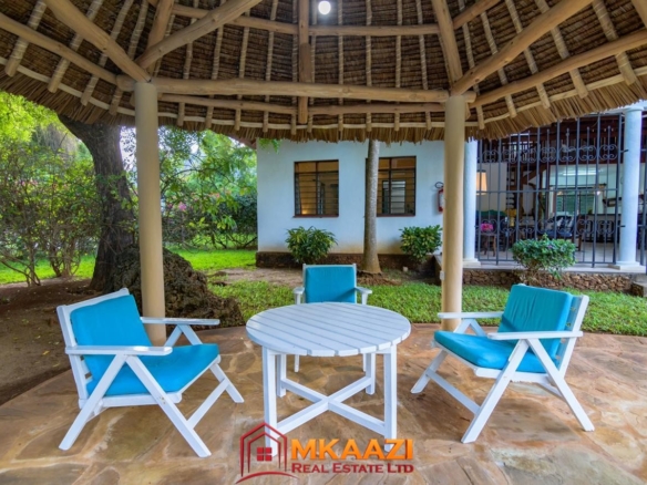 Three luxury 2-bedroom bungalows on one acre near Silversands Beach in Malindi