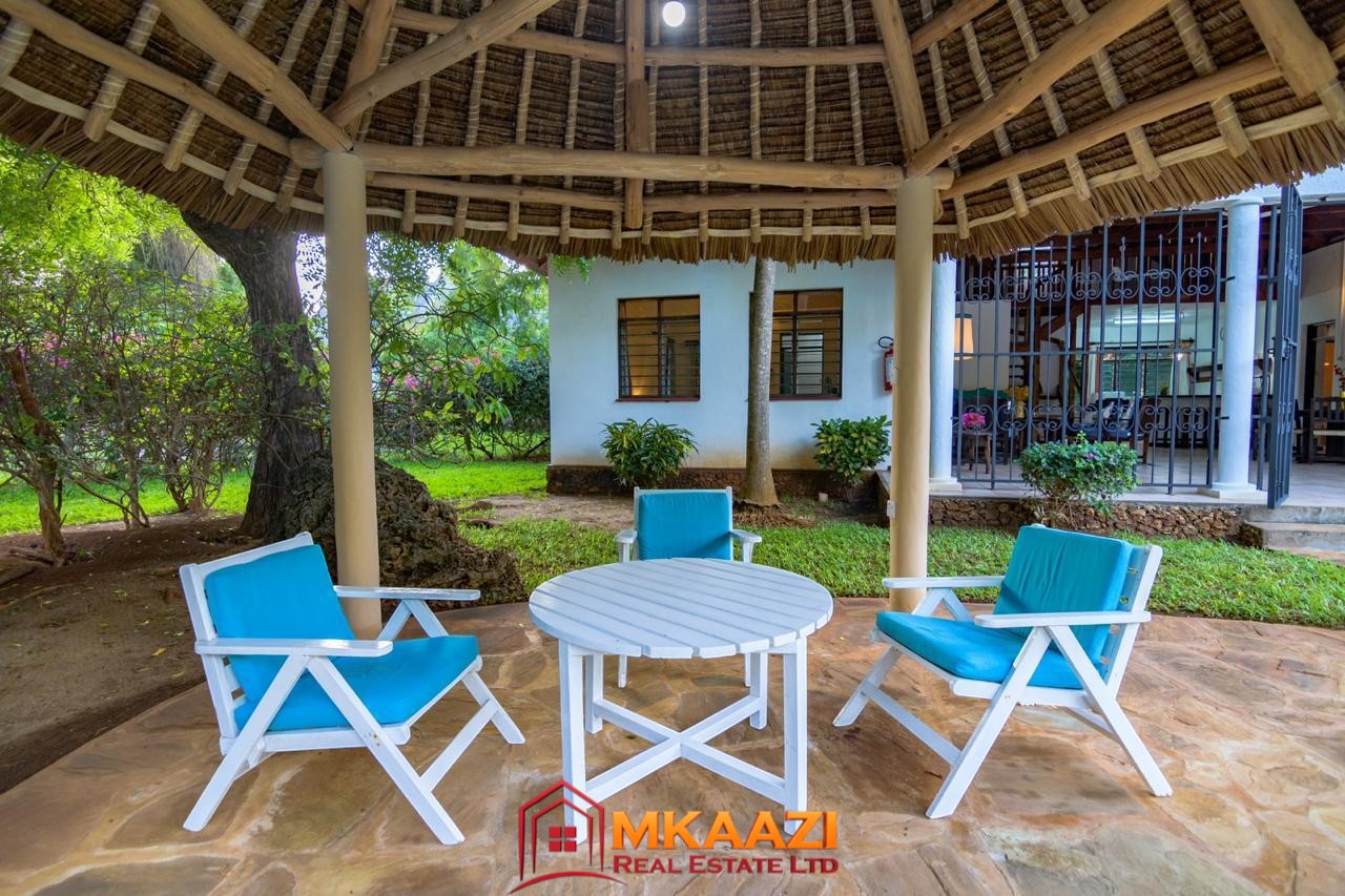 Driftowood Malindi 2 br short and long stay (2) Three luxury 2-bedroom bungalows on one acre near Silversands Beach in Malindi