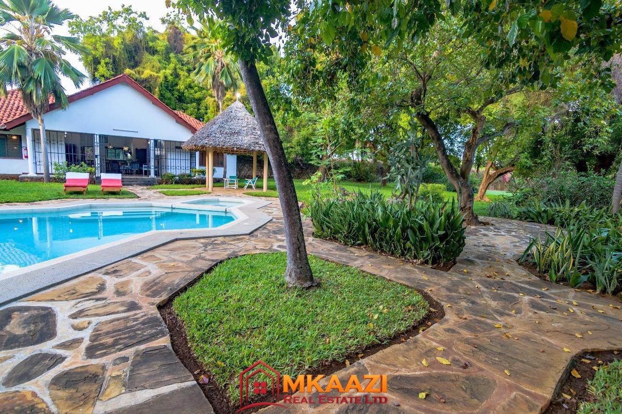 Driftowood Malindi 2 br short and long stay (7) Beautifully manicured tropical garden at three-bedroom bungalows in Silversands Malindi