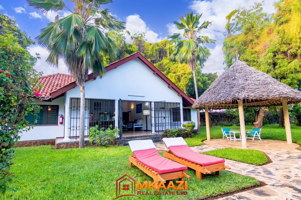 Driftowood Malindi 2 br short and long stay Private tropical outdoor area at luxury short-stay bungalows near Silversands Beach