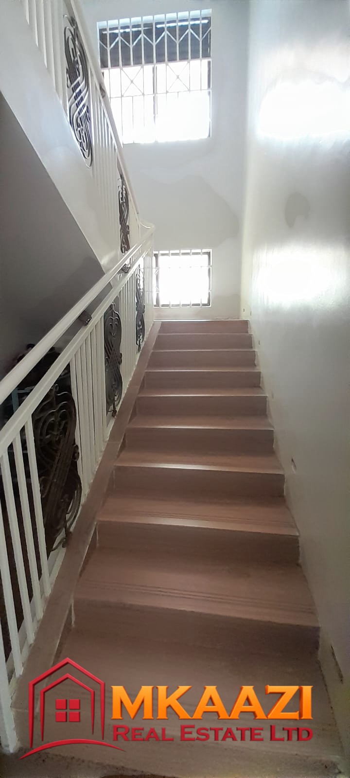 Luxurious 4-Bedroom Modern Mansion (3) 4-Bedroom Modern Mansion for Sale in Kiamunyi Baraka, Nakuru – Luxury Home with DSQ