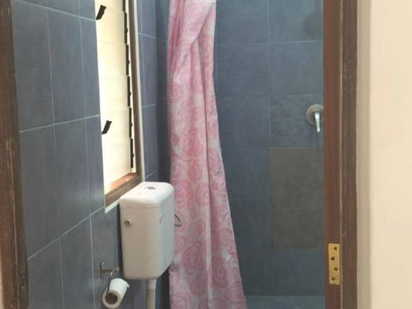 Clean and well-maintained bathroom in a fully furnished 2-bedroom apartment at Mango Plaza Apartments.