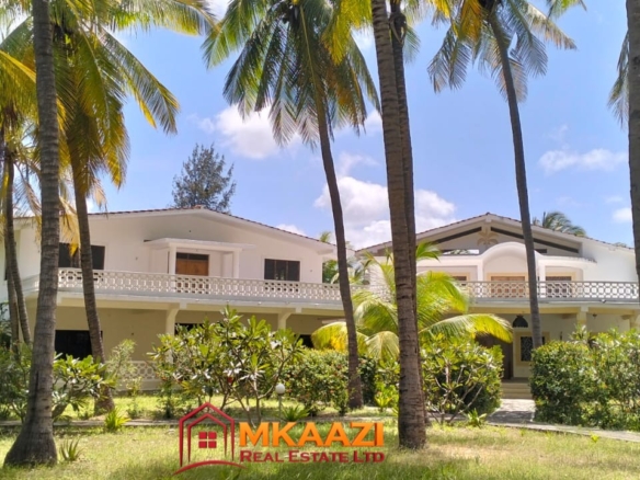 Twin 3-Bedroom Beachfront Villas for Sale in Mambrui – 1 Acre | €360,000 / KES 53.8M