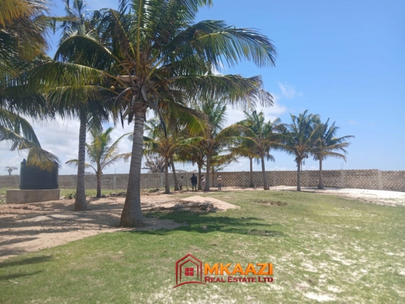 Mayungu beachfront property with direct beach access