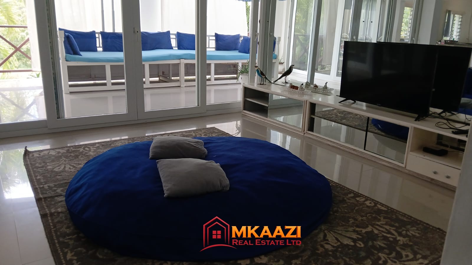 Green Malindi Luxury Apartments with balcony and outdoor sitting area