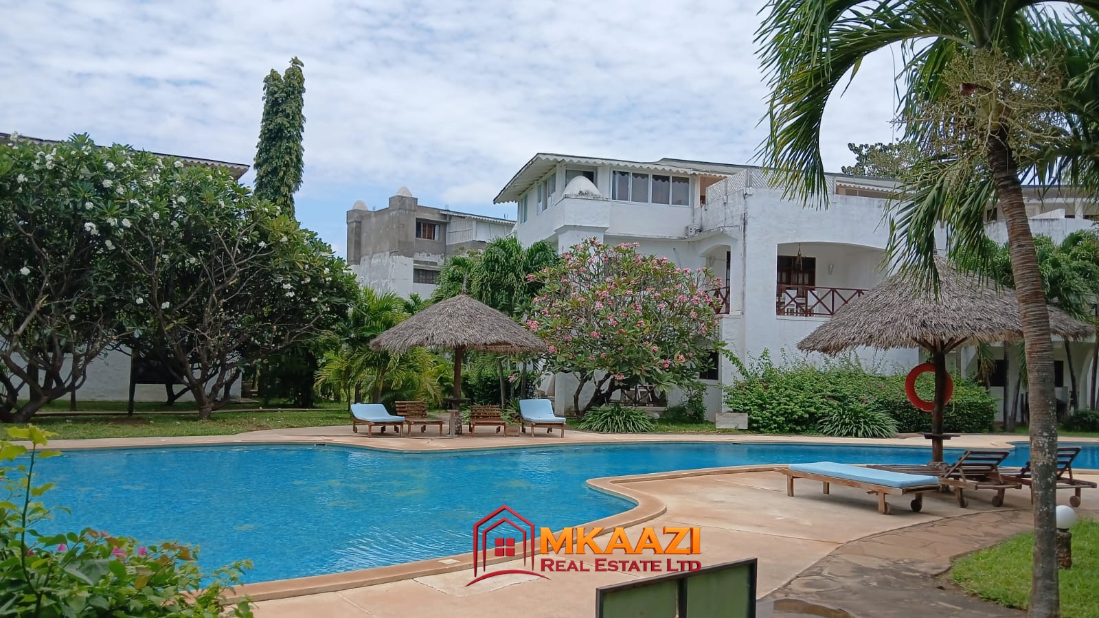 Green Malindi Luxury Apartments with shared swimming pool and garden