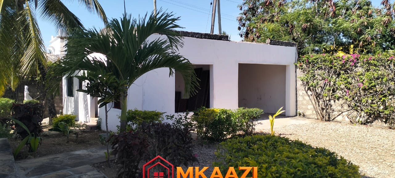 Baraka Villa Watamu (35) Fully furnished six-bedroom rental house on a one-acre compound in Watamu