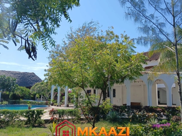 6-bedroom furnished house for rent in Watamu with private swimming pool
