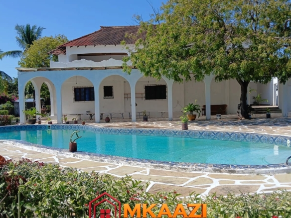 Six-bedroom rental home near 7 Islands Resort and Visiwa Resort Watamu