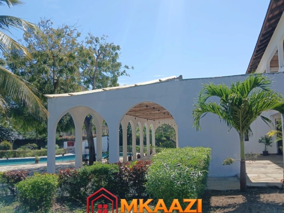 Six-bedroom house for rent in Watamu with Domestic Staff Quarter