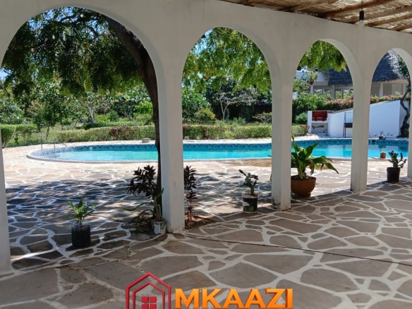 Watamu furnished rental house with garden and outdoor family relaxation area