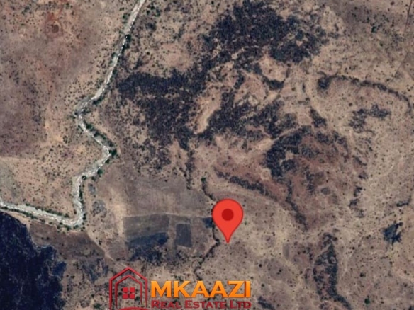 Black cotton soil farmland for sale in Makindu, Kenya