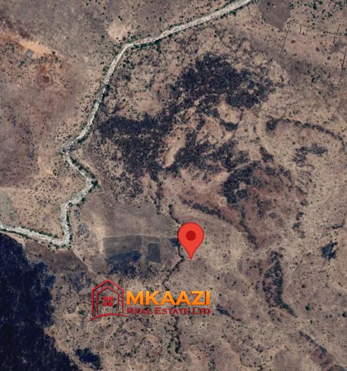 Black cotton soil farmland for sale in Makindu, Kenya