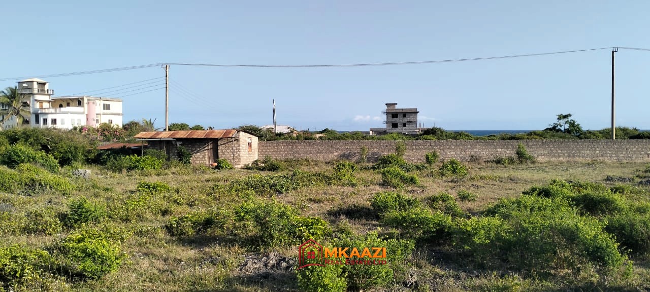 Coral plot for sale in Watamu near Mawe Zuri