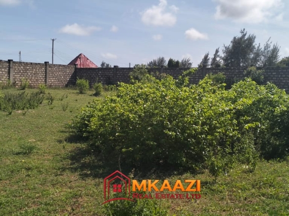Residential plot for sale near Silversands Beach, Malindi with boundary wall, freehold titles, power and water on site