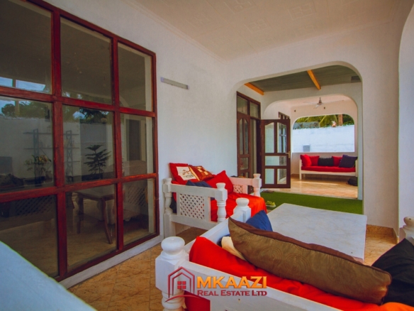 Three-bedroom furnished house with piped water in Malindi town