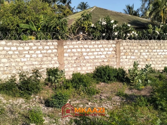 Half-acre walled plot for sale near Blue House, Watamu, Kilifi – KSh 16.5 million