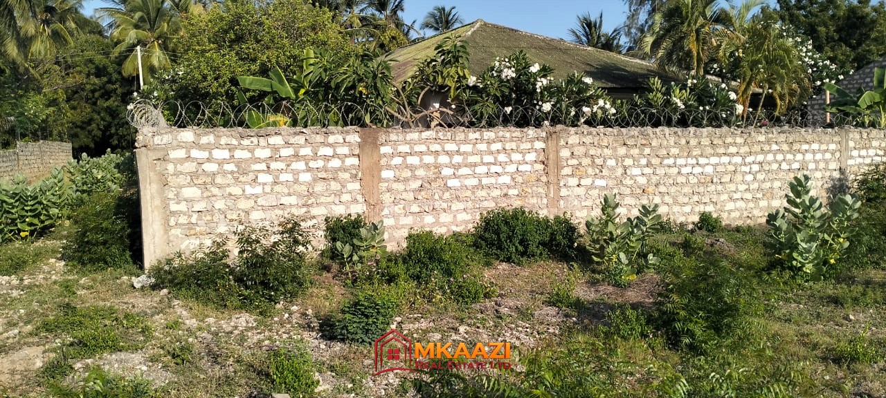 Half-acre walled plot for sale near Blue House, Watamu, Kilifi – KSh 16.5 million