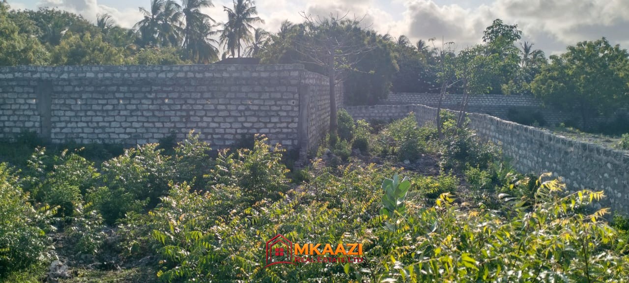 Half-acre walled plot for sale near Blue House, Watamu, Kilifi – KSh 16.5 million